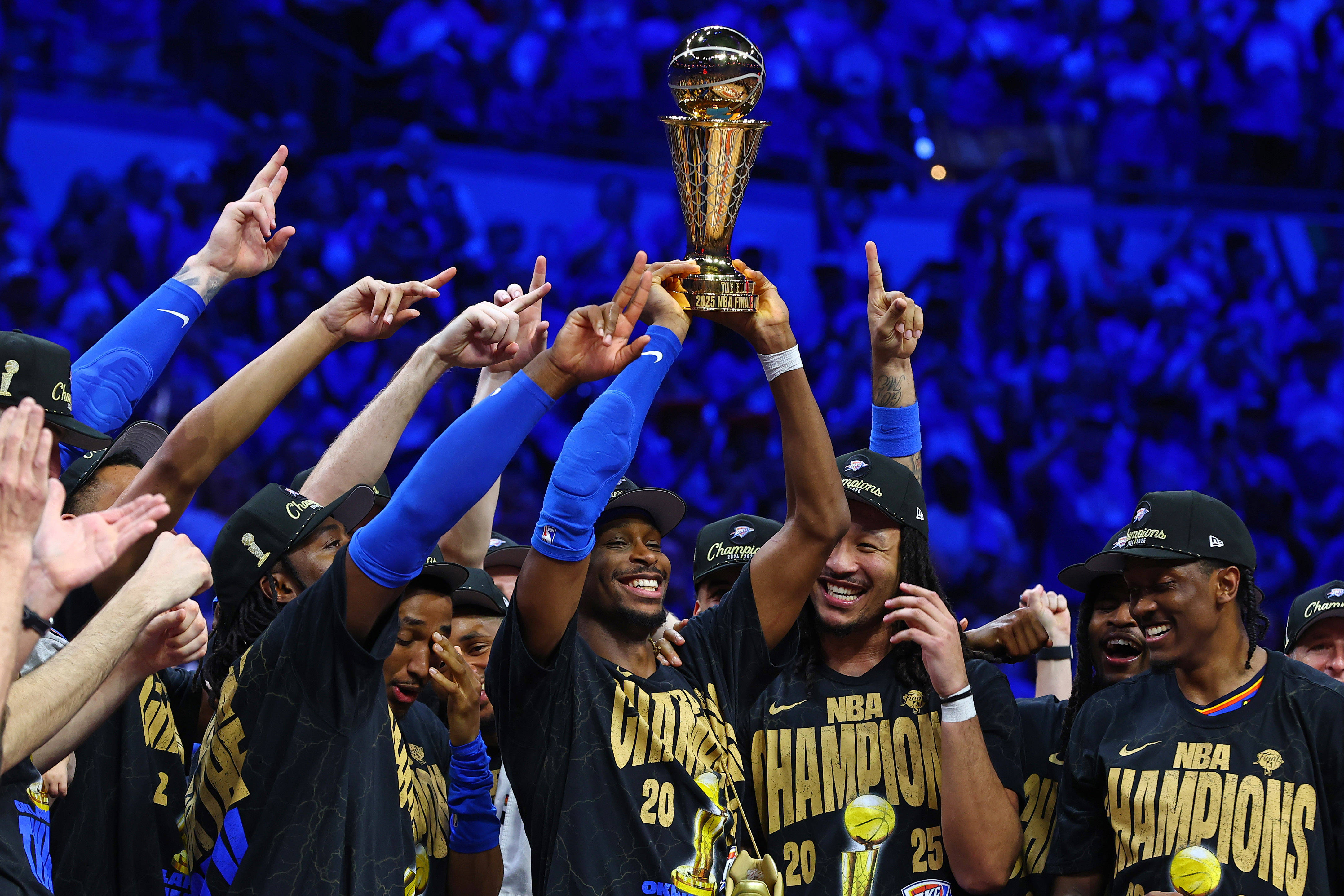 包含山东男篮训练开放日，今夜主帅复盘引欢呼，国王杯在即，年轻球员得到机会的词条